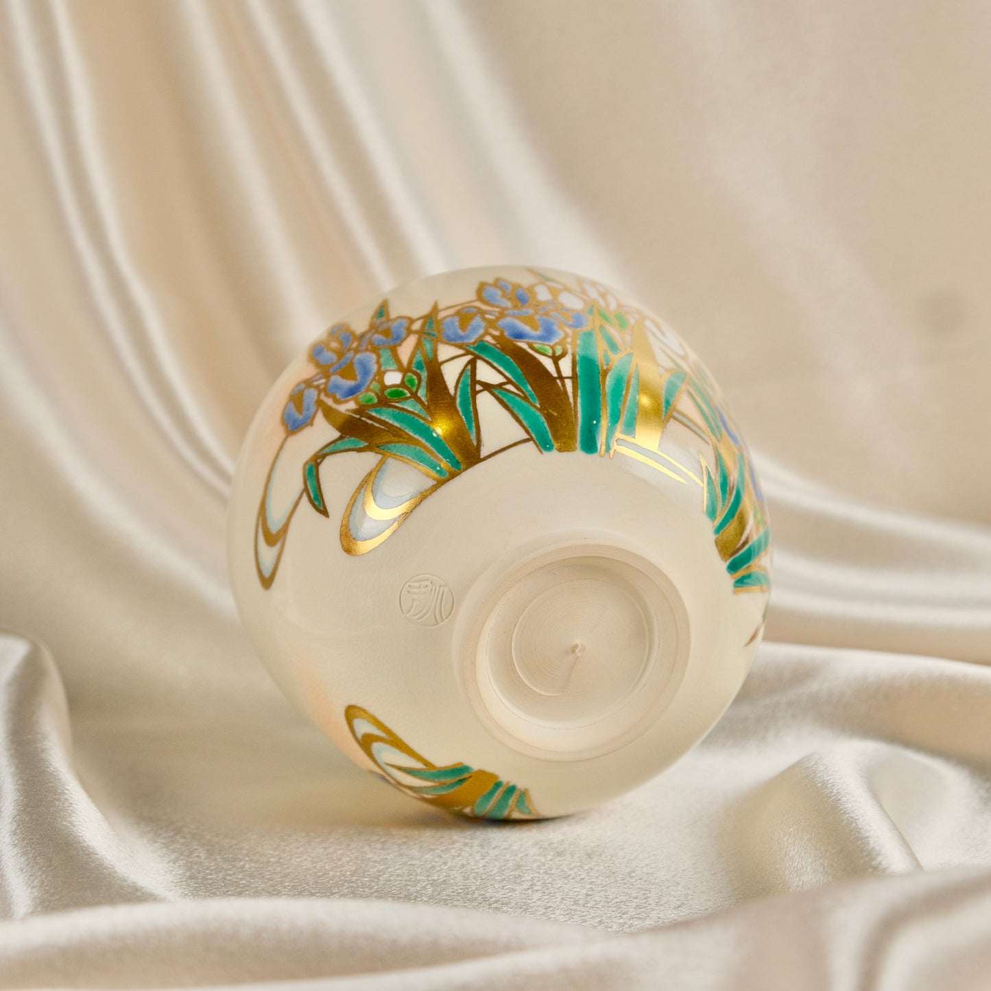 Iris Serenade - Matcha bowl by Shimizu Hokuto