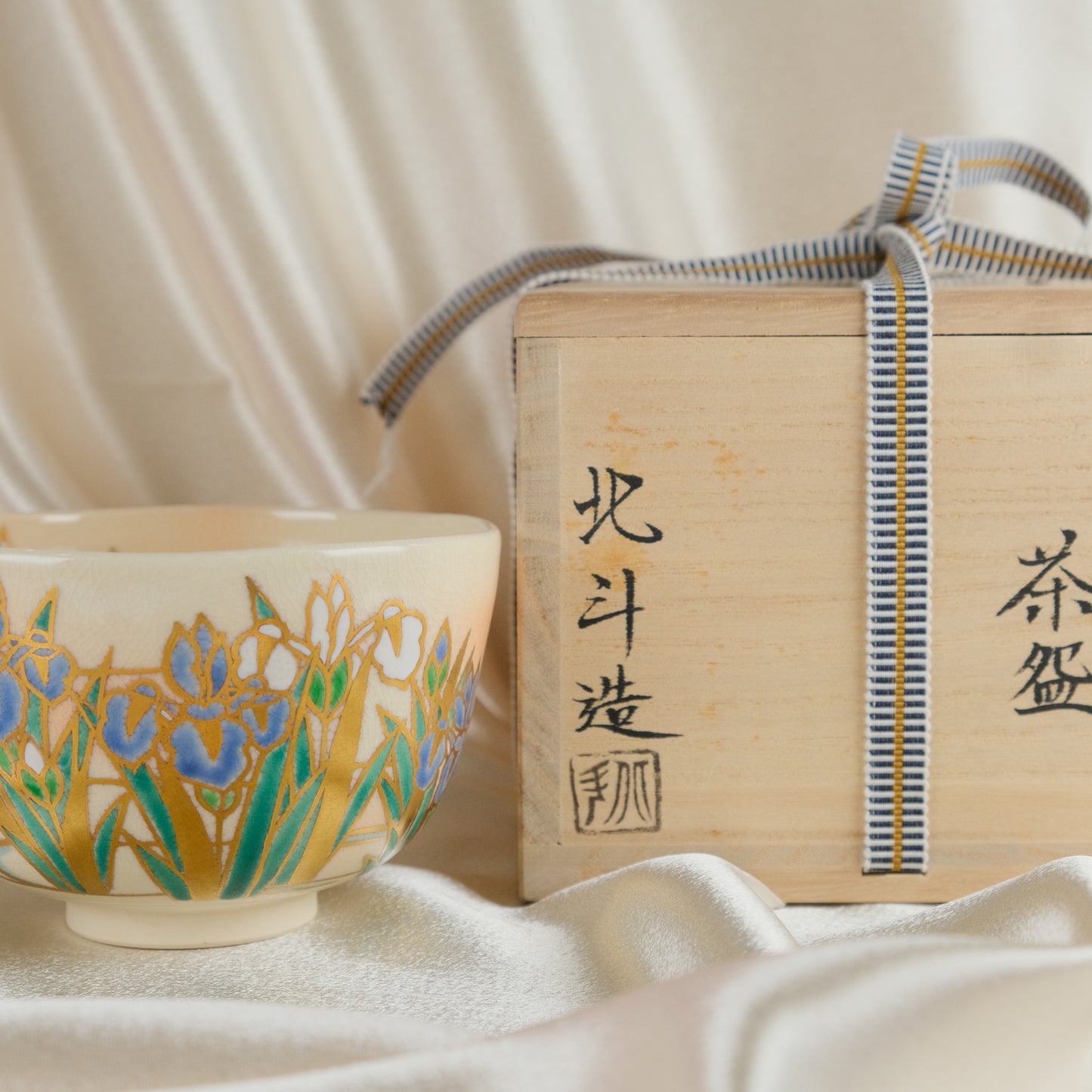 Iris Serenade - Matcha bowl by Shimizu Hokuto