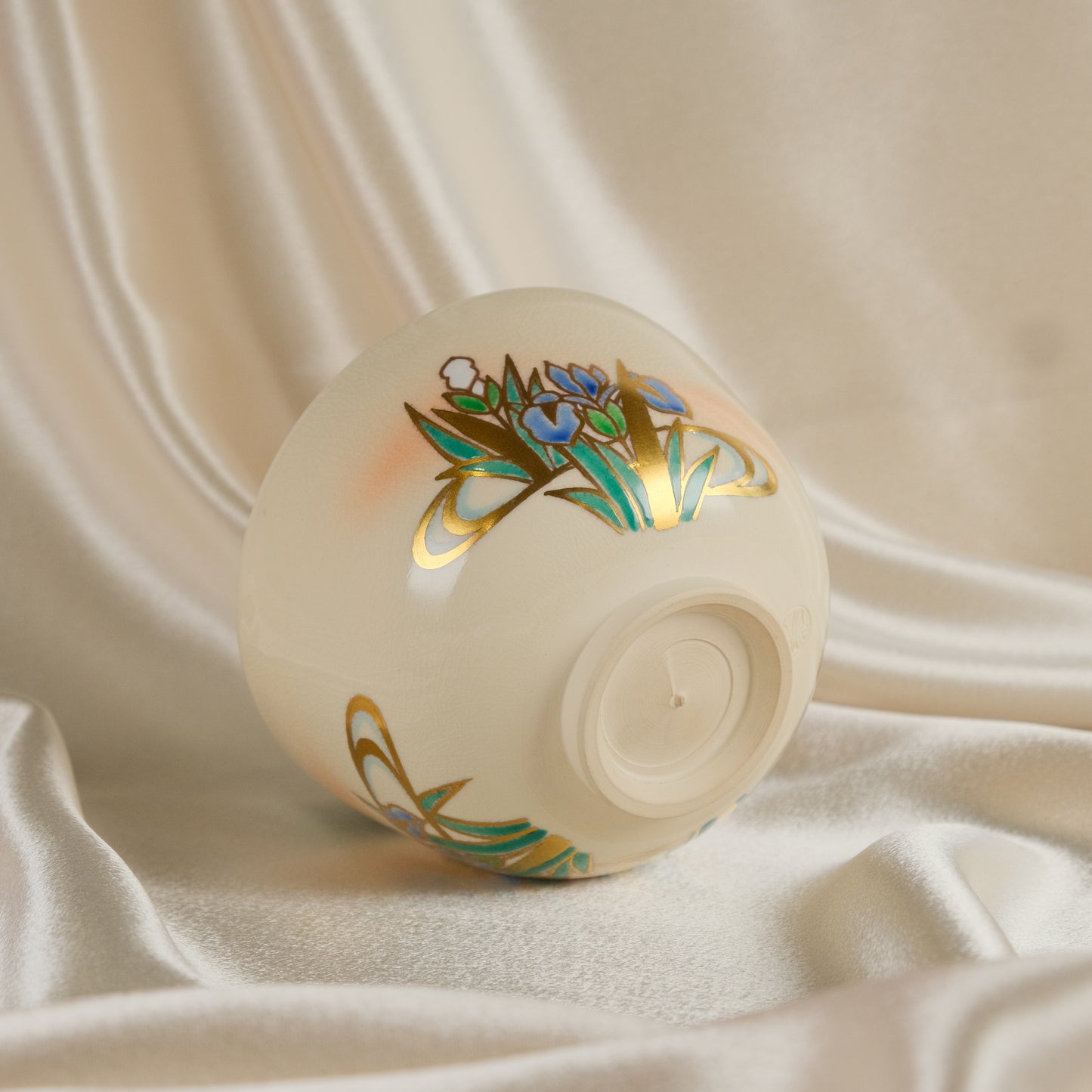 Iris Serenade - Matcha bowl by Shimizu Hokuto