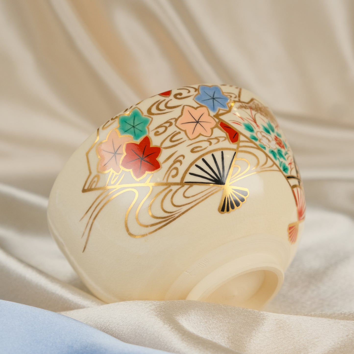Golden Fan & Imperial Carriage - Matcha bowl by Kato Shozan