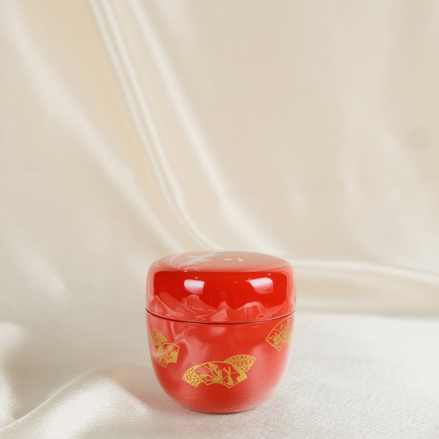 Red Lacquer Usagi - Hand painted Tea Cannister