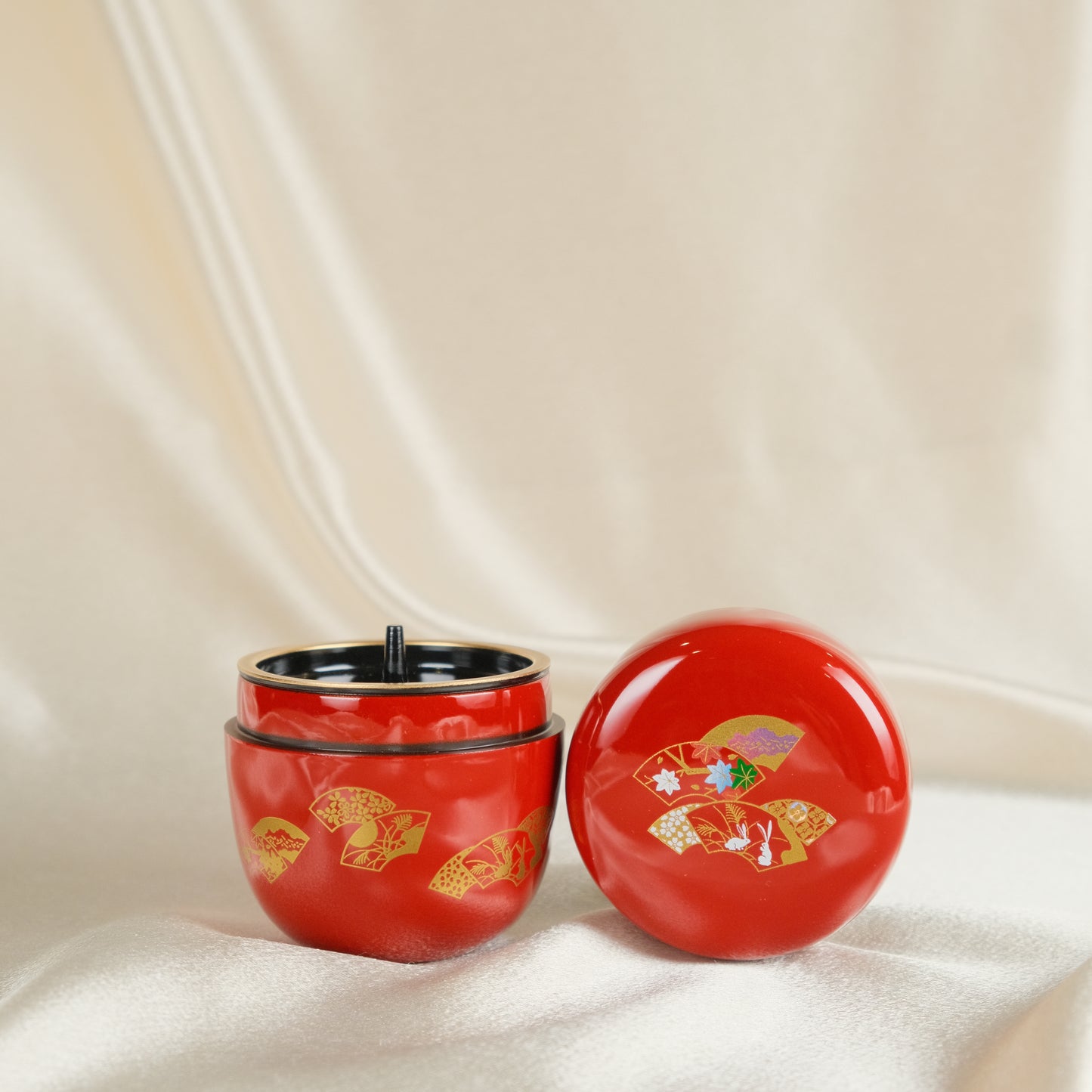 Red Lacquer Usagi - Hand painted Tea Cannister