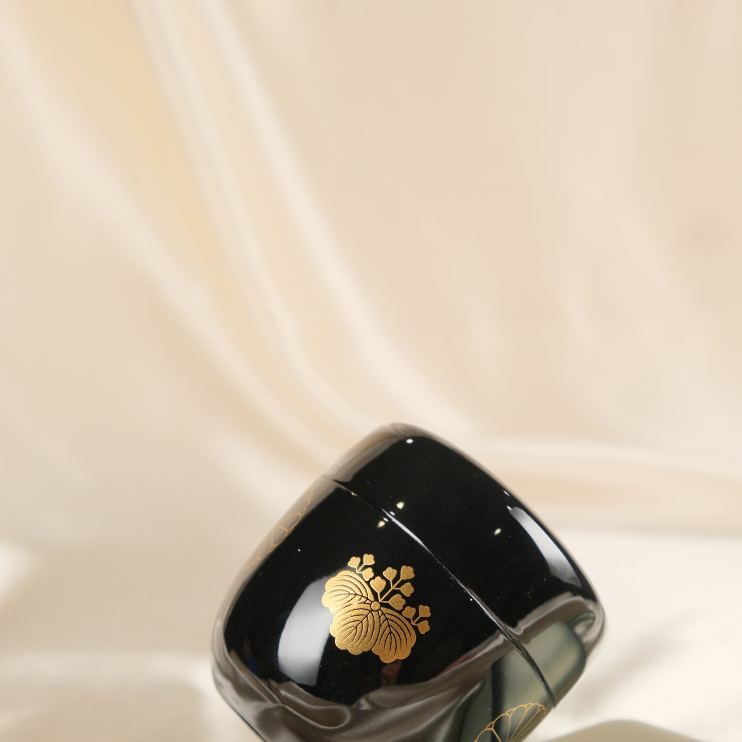 Black Lacquer Kuro Hana - Hand painted Tea Cannister